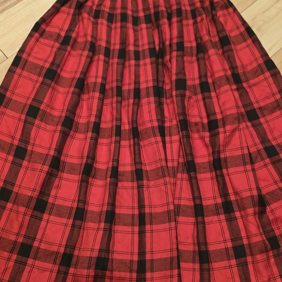 Liz Claiborne Red and Black Plaid A-Line Skirt - Picture 6 of 7